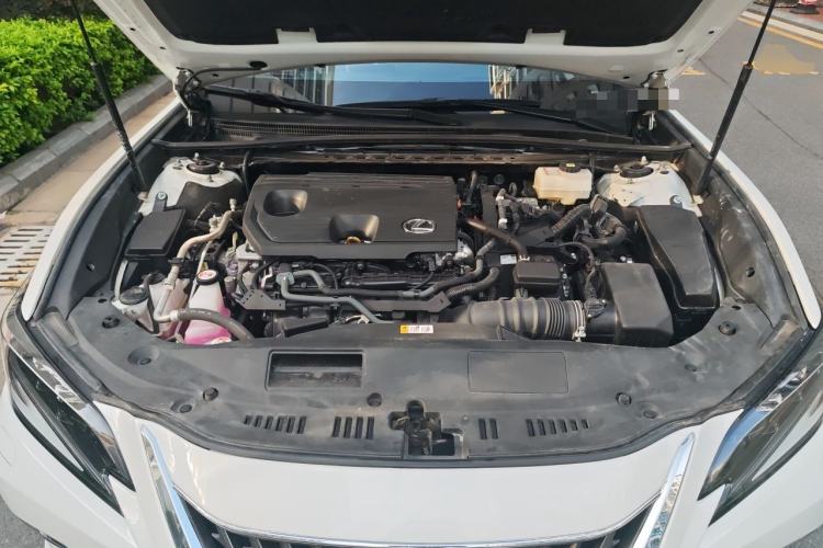 Used Lexus ES 2022 300h Deluxe Edition Engine Bay