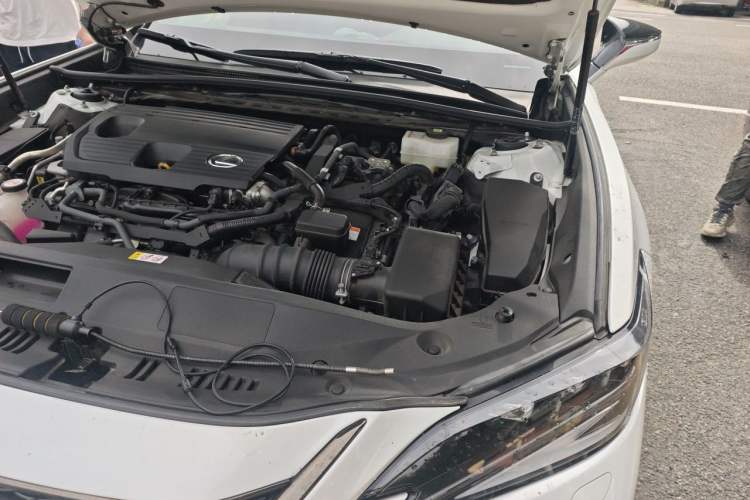 Used Lexus ES 2022 300h F SPORT Engine Bay Left