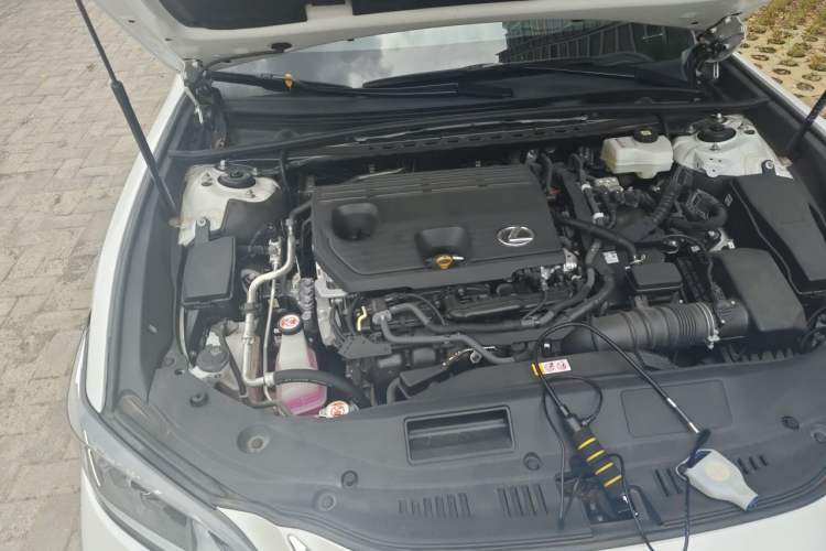 Used Lexus ES 2022 300h Excellence Edition Engine Bay Right