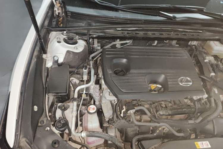Used Lexus ES 2022 300h Deluxe Edition Engine Bay Right