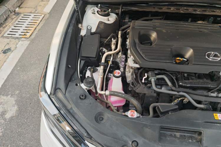 Used Lexus ES 2022 300h Deluxe Edition Engine Bay Right