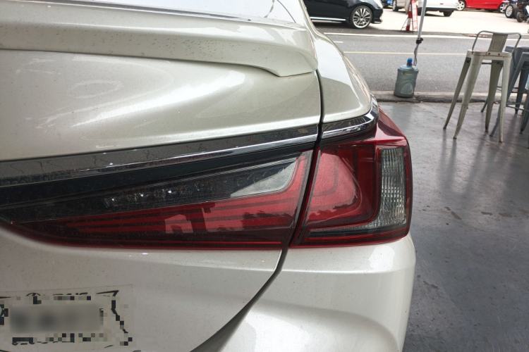 Used Lexus ES 2022 300h Excellence Edition Exterior 1