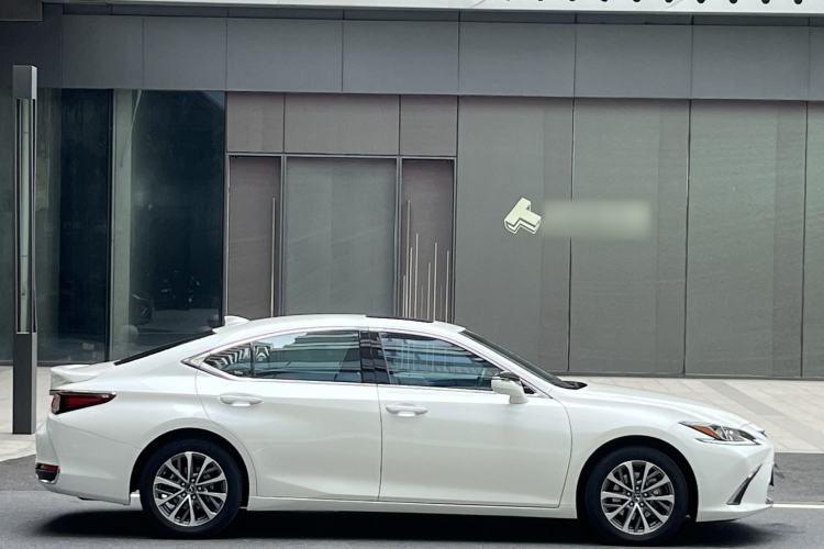 Used Lexus ES 2022 300h Excellence Edition Exterior 11