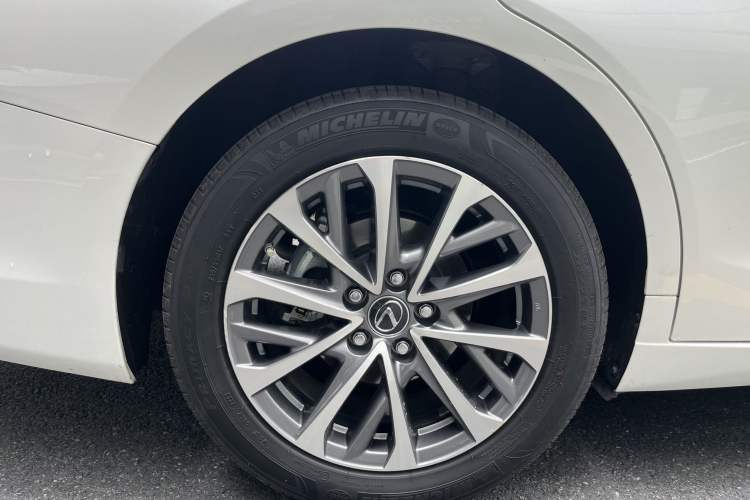 Used Lexus ES 2022 300h Excellence Edition Exterior 12