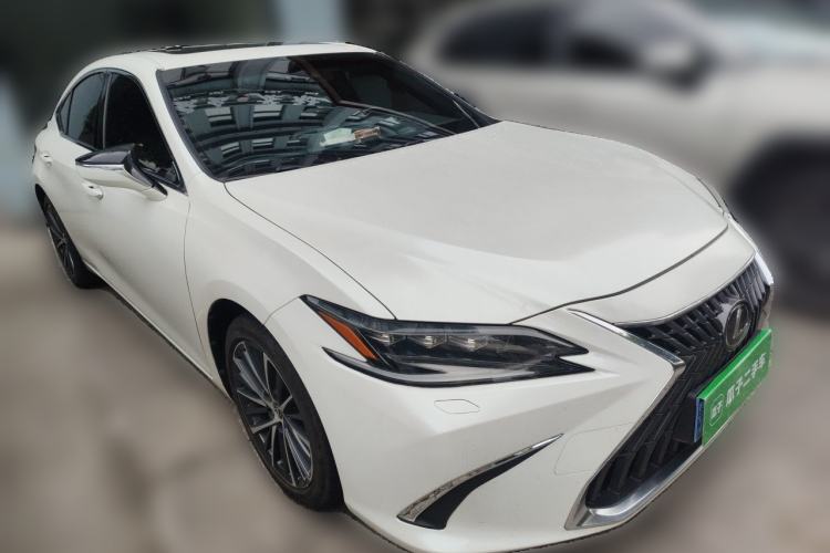 Used Lexus ES 2022 300h Deluxe Edition Exterior 2