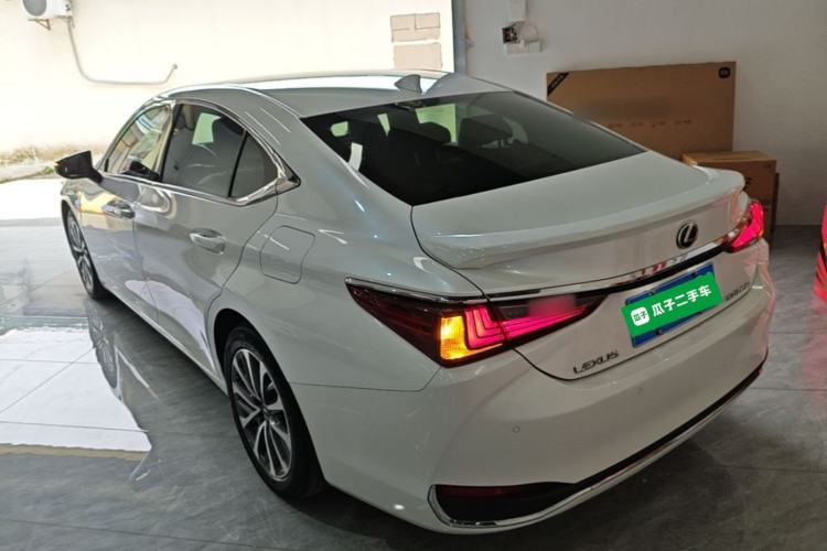 Used Lexus ES 2022 300h Excellence Edition Exterior 2