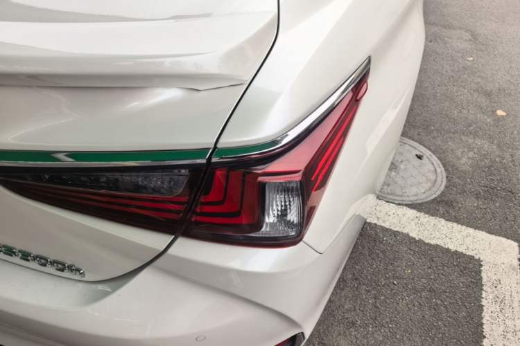 Used Lexus ES 2022 300h Excellence Edition Exterior 3