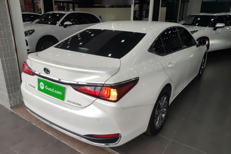 Used Lexus ES 2022 300h Excellence Edition Exterior 3