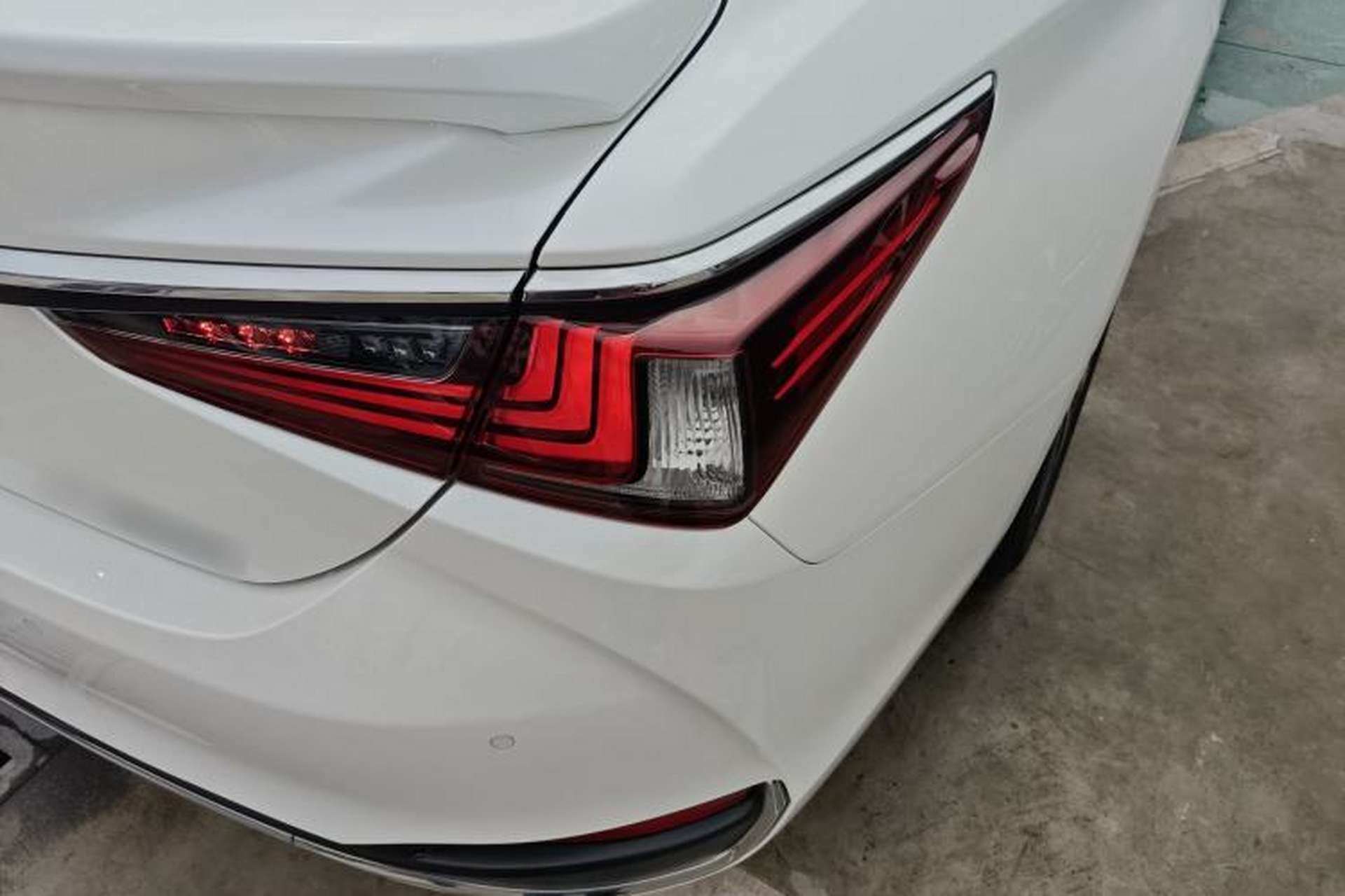 Used Lexus ES 2022 300h Excellence Edition Exterior 3
