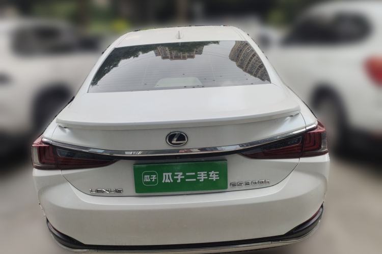 Used Lexus ES 2022 300h Deluxe Edition Exterior 4