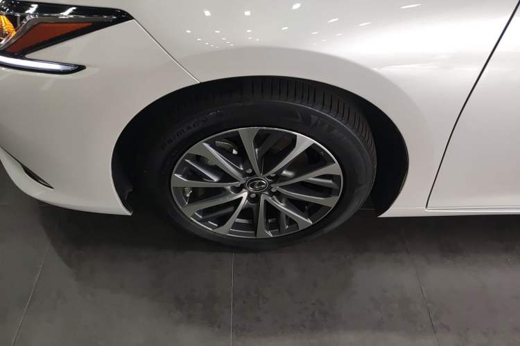 Used Lexus ES 2022 300h Excellence Edition Exterior 4