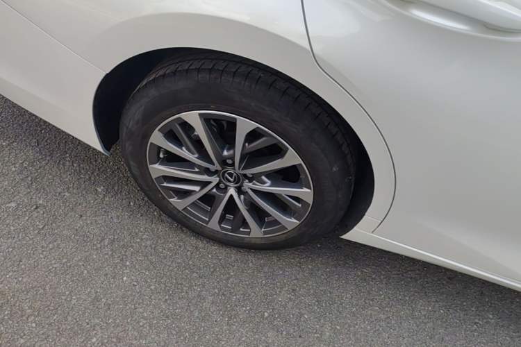 Used Lexus ES 2022 200 Excellence Edition Exterior 5