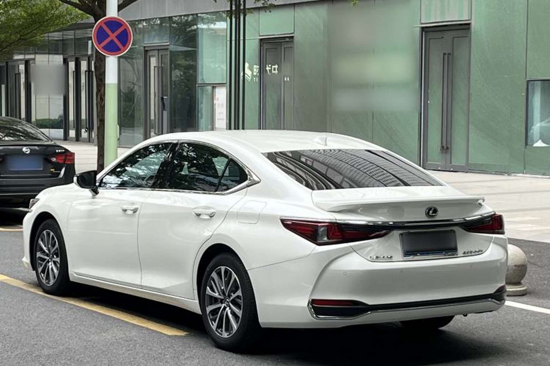 Used Lexus ES 2022 300h Excellence Edition Exterior 5