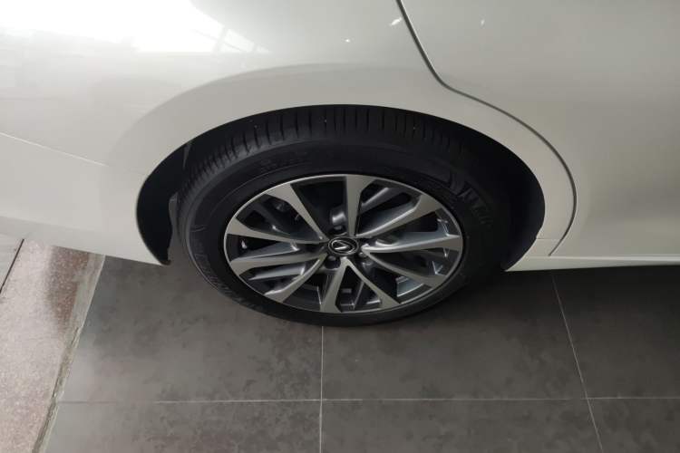 Used Lexus ES 2022 300h Excellence Edition Exterior 5
