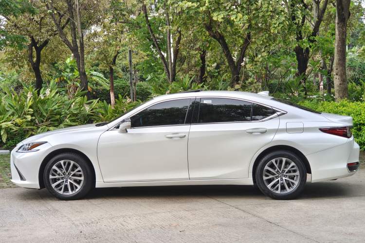 Used Lexus ES 2022 200 Excellence Edition Exterior 7