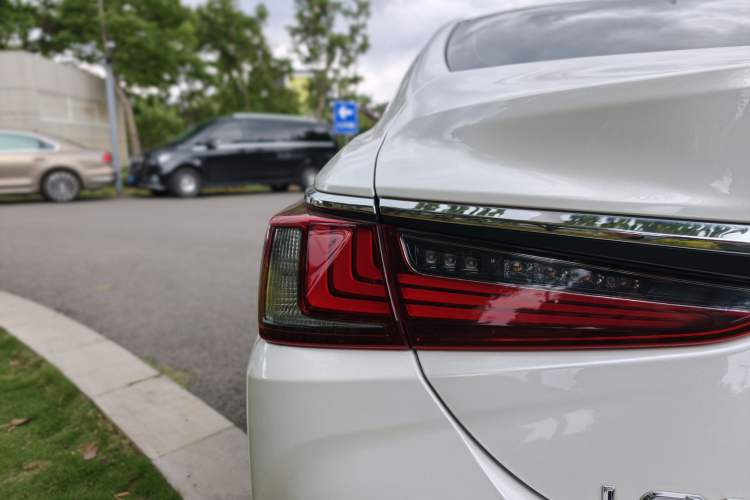 Used Lexus ES 2022 200 Excellence Edition Exterior 7