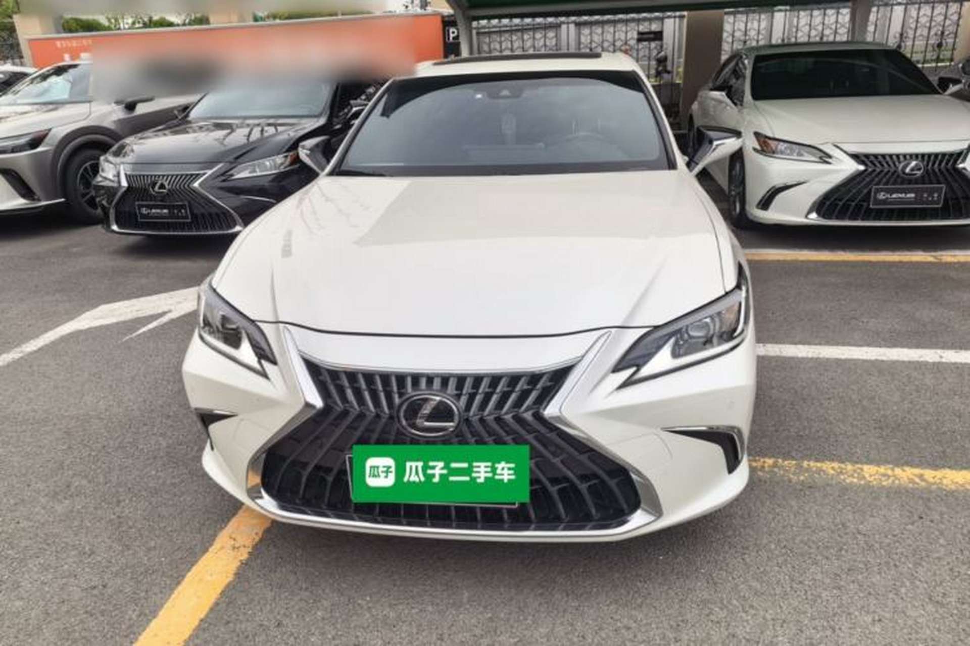 Used Lexus ES 2022 300h Excellence Edition Front