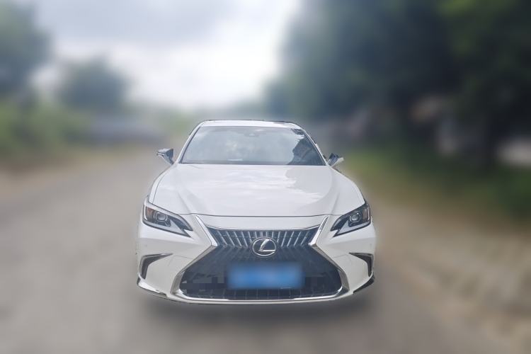 Used Lexus ES 2022 300h Excellence Edition Front