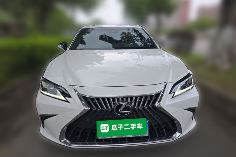 Used Lexus ES 2022 300h Excellence Edition Front