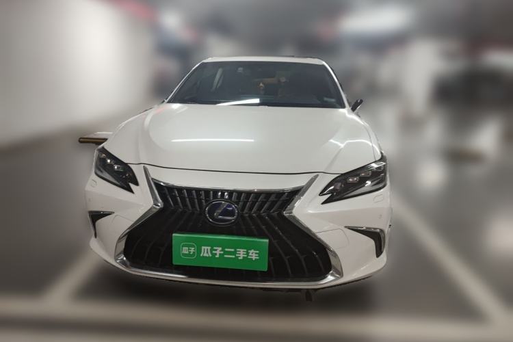 Used Lexus ES 2022 300h Deluxe Edition Front