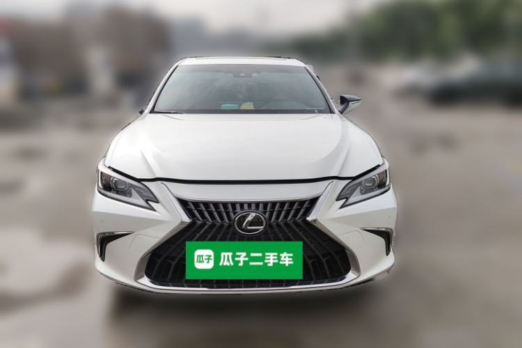 Used Lexus ES 2022 300h Excellence Edition Front