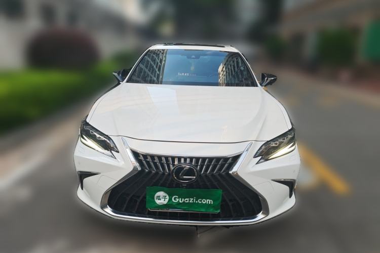 Used Lexus ES 2022 300h Deluxe Edition Front
