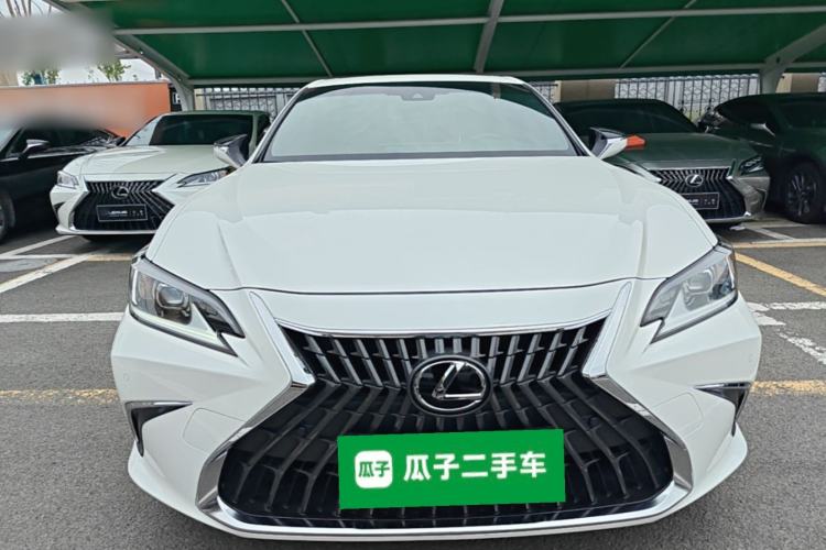 Used Lexus ES 2022 300h Excellence Edition Front