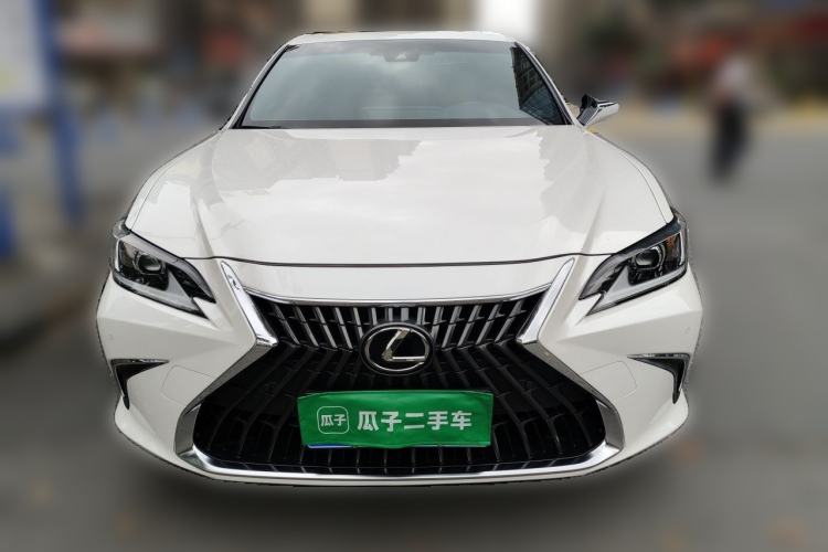 Used Lexus ES 2022 300h Excellence Edition Front