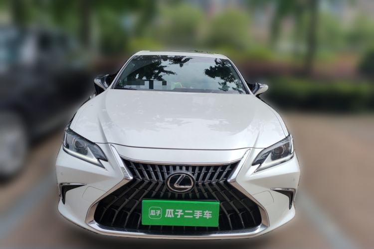 Used Lexus ES 2022 300h Excellence Edition Front
