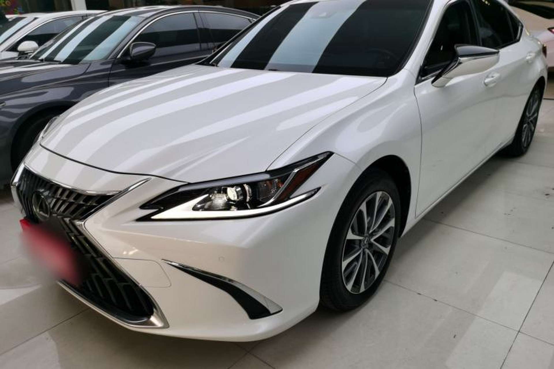 Used Lexus ES 2022 200 Excellence Edition Front Left 45 Deg