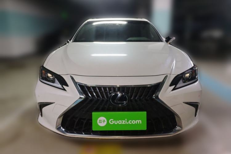 Used Lexus ES 2022 300h Excellence Edition Front