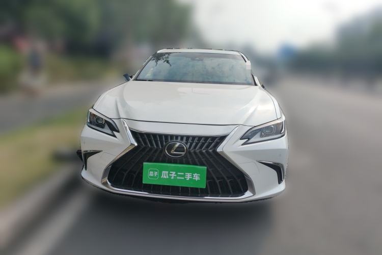 Used Lexus ES 2022 300h Excellence Edition Front