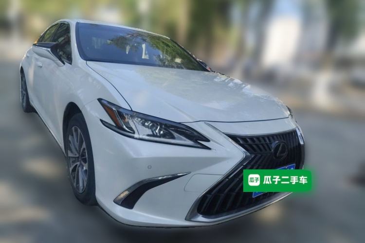 Used Lexus ES 2022 260 Excellence Edition Front Right 45 Deg