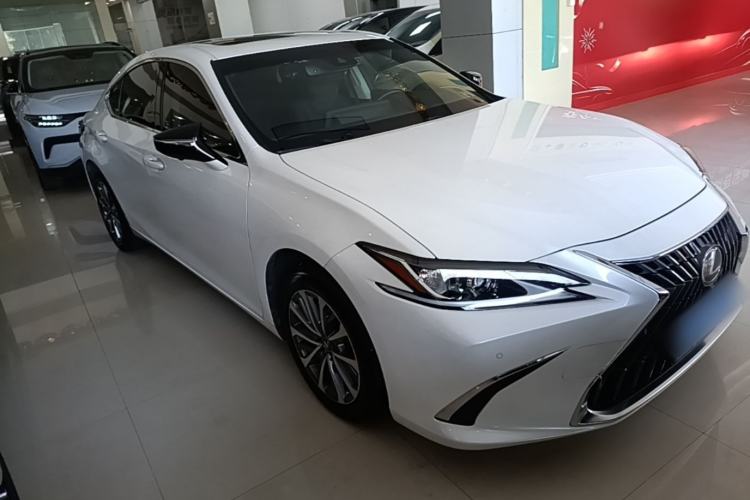 Used Lexus ES 2022 260 Excellence Edition Front Right 45 Deg
