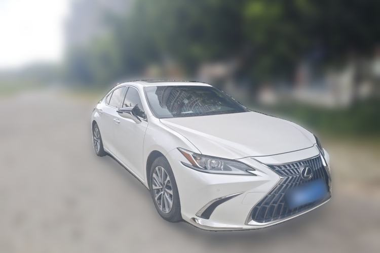 Used Lexus ES 2022 300h Excellence Edition Front Right 45 Deg