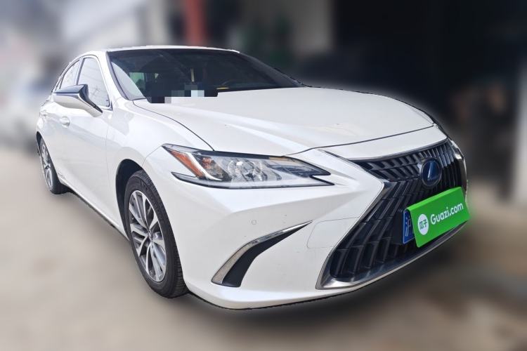 Used Lexus ES 2022 300h Excellence Edition Front Right 45 Deg