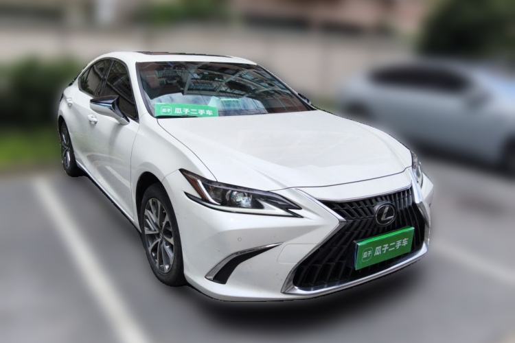 Used Lexus ES 2022 260 Excellence Edition Front Right 45 Deg