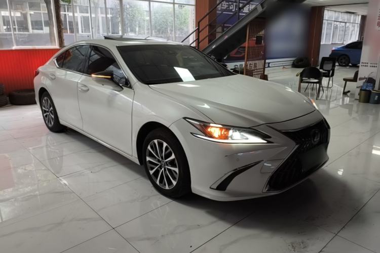 Used Lexus ES 2022 200 Excellence Edition Front Right 45 Deg
