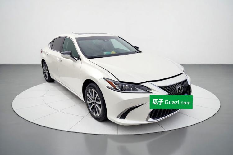 Used Lexus ES 2022 300h Excellence Edition Front Right 45 Deg