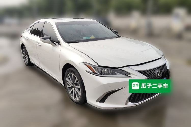 Used Lexus ES 2022 300h Excellence Edition Front Right 45 Deg