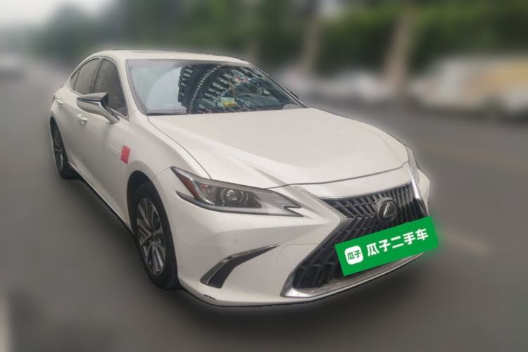 Used Lexus ES 2022 200 Luxury Edition Front Right 45 Deg
