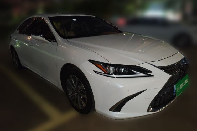Used Lexus ES 2022 200 Excellence Edition Front Right 45 Deg