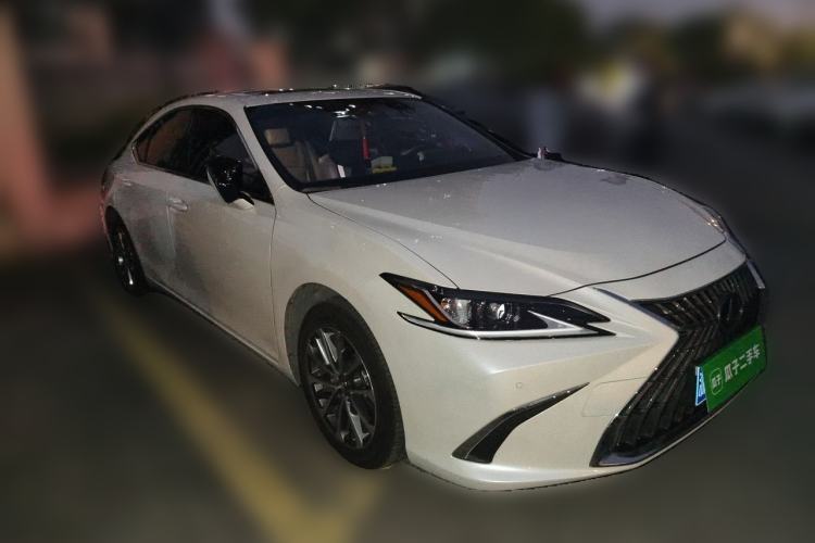 Used Lexus ES 2022 200 Excellence Edition Front Right 45 Deg
