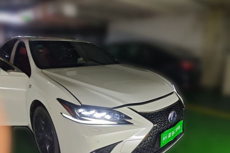 Used Lexus ES 2022 300h F SPORT Front Right 45 Deg