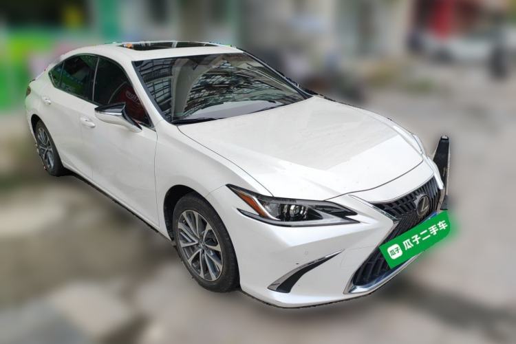 Used Lexus ES 2022 200 Excellence Edition Front Right 45 Deg