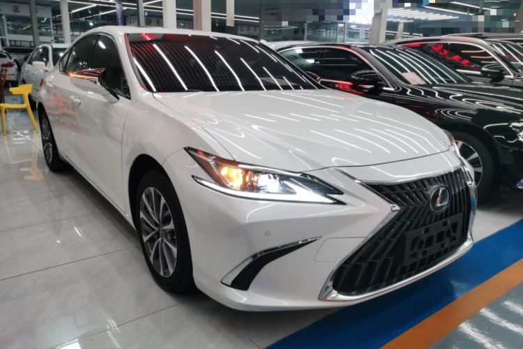 Used Lexus ES 2022 200 Excellence Edition Front Right 45 Deg