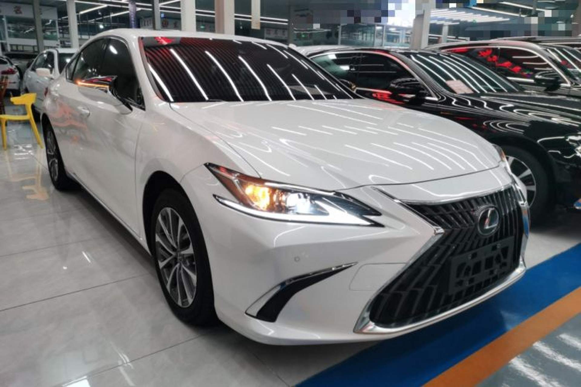 Used Lexus ES 2022 200 Excellence Edition Front Right 45 Deg