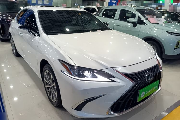 Used Lexus ES 2022 200 Excellence Edition Front Right 45 Deg