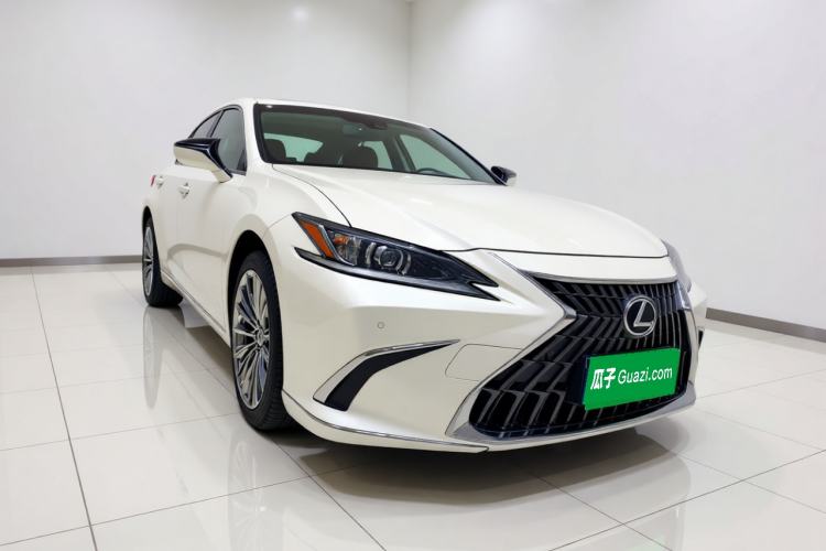 Used Lexus ES 2022 200 Excellence Edition Front Right 45 Deg