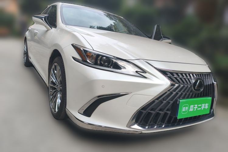 Used Lexus ES 2022 200 Excellence Edition Front Right 45 Deg